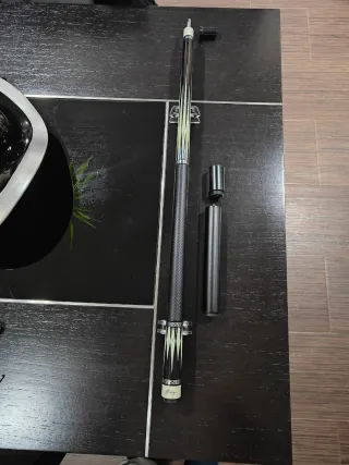 Punho de bilhar preto com detalhe