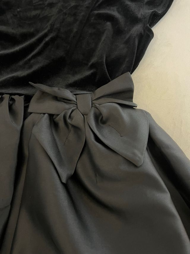Vestido Preto Cetim e Veludo Rapariga 10 Anos