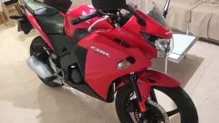 Honda CBR 125R Roja
