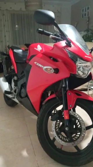 Honda CBR 125R Roja