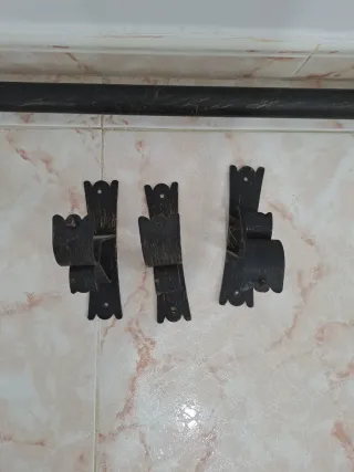 Barra de cortina metal negra y dorada