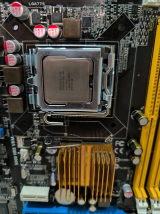 PLACA BASE ASUS P5KPL-AM +INTEL 06-E5300 + 4GB RAM