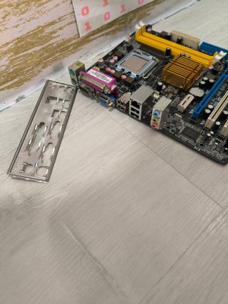 PLACA BASE ASUS P5KPL-AM +INTEL 06-E5300 + 4GB RAM