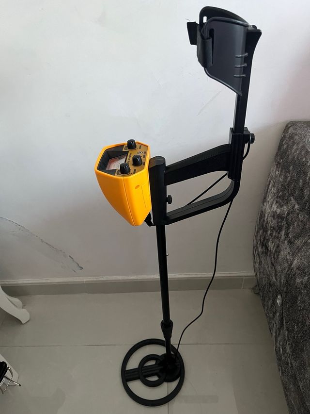 Detector de Metales Amarillo