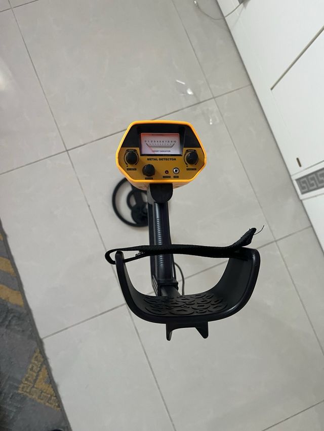 Detector de Metales Amarillo