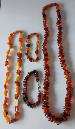 Collares y pulseras de ámbar y plata