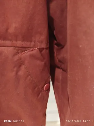 Chaqueton burdeos con capucha para hombre