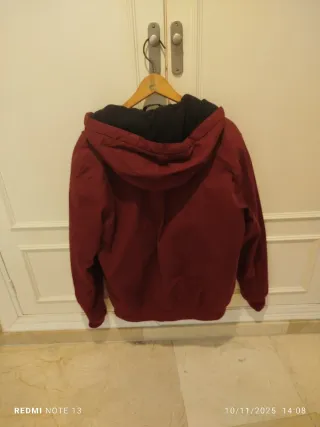 Chaqueton burdeos con capucha para hombre