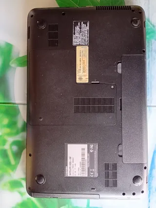 Portátil Toshiba Satellite C855 Rojo