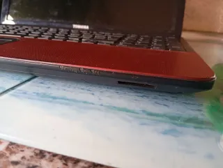 Portátil Toshiba Satellite C855 Rojo