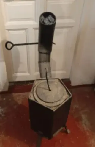 Estufa antigua carbón/leña metal