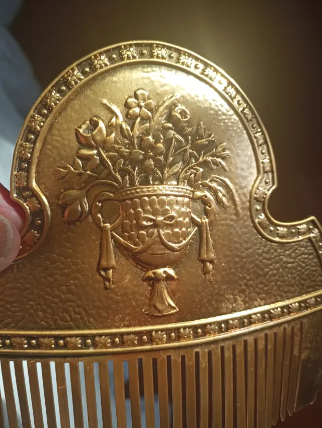 Spille dorate con fiori