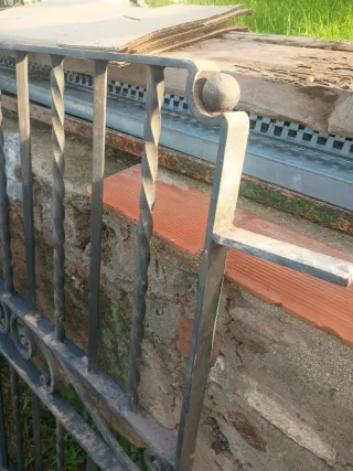 Reja de hierro macizo forjado