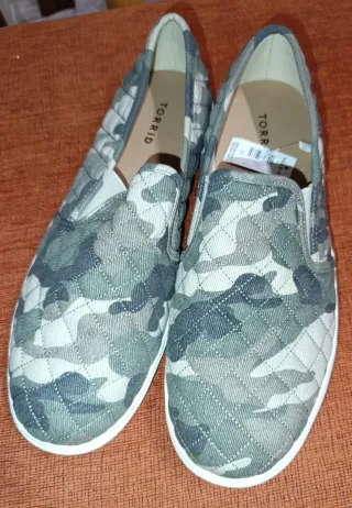 Torrid Zapatillas Slip-On Acolchadas Talla 45