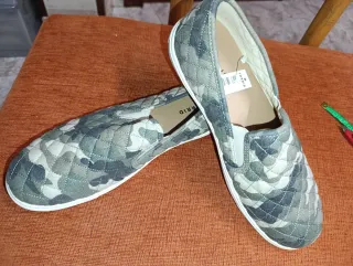 Torrid Zapatillas Slip-On Acolchadas Talla 45