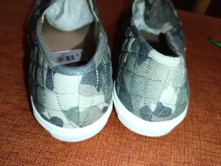 Torrid Zapatillas Slip-On Acolchadas Talla 45