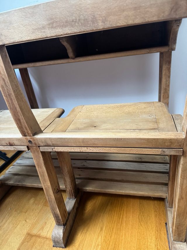 Pupitre antiguo de madera restaurado