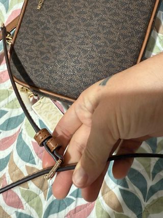 Bolso Michael Kors Jet Set Marrón Dorado