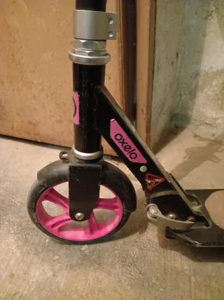 Patinete infantil OXELO negro y rosa