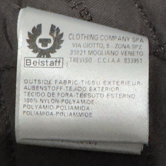 Cazadora negra con cuello y puños de pelo