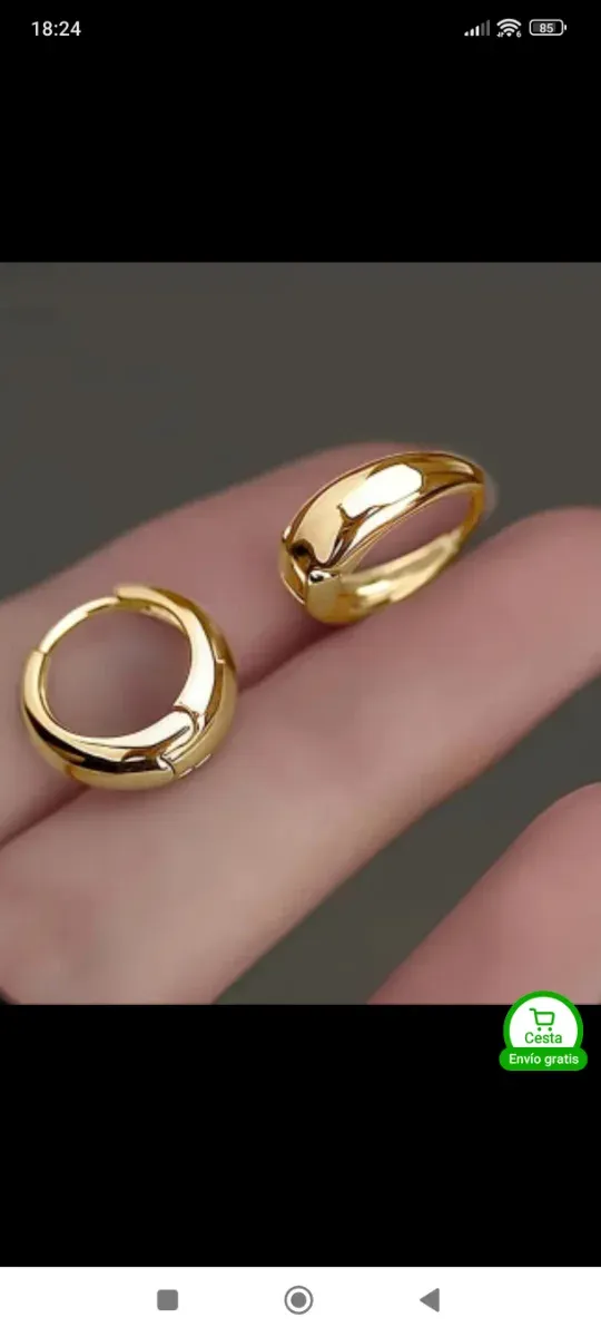 Pendientes dorados pequeños