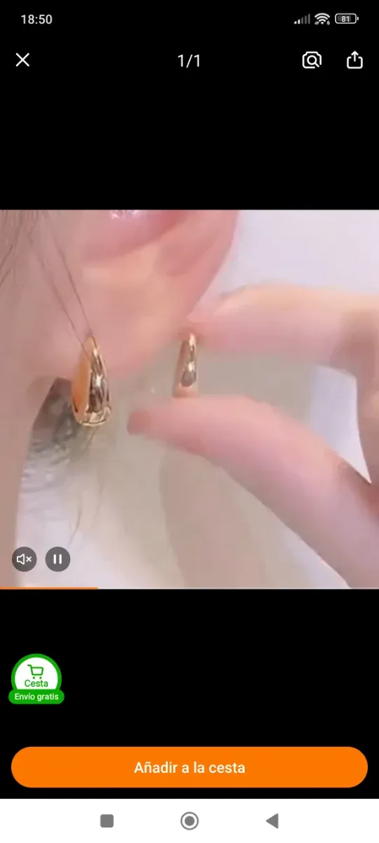 Pendientes dorados pequeños