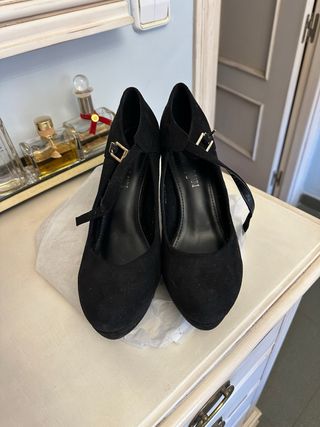 Zapatos de vestir negros con tira