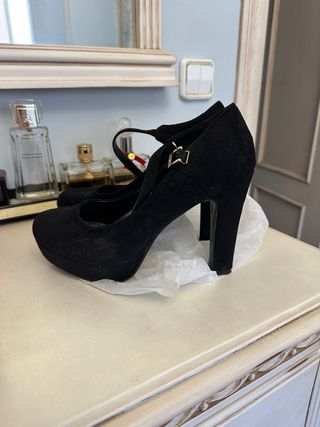 Zapatos de vestir negros con tira