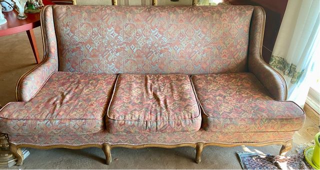 Sofá clásico tapizado multicolor
