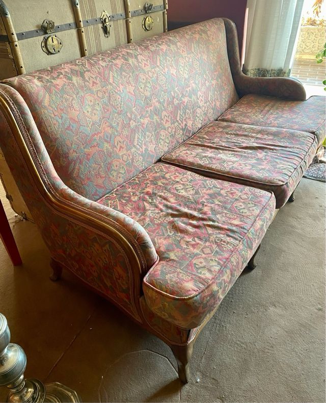 Sofá clásico tapizado multicolor