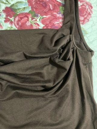 Top donna marrone drappeggiato