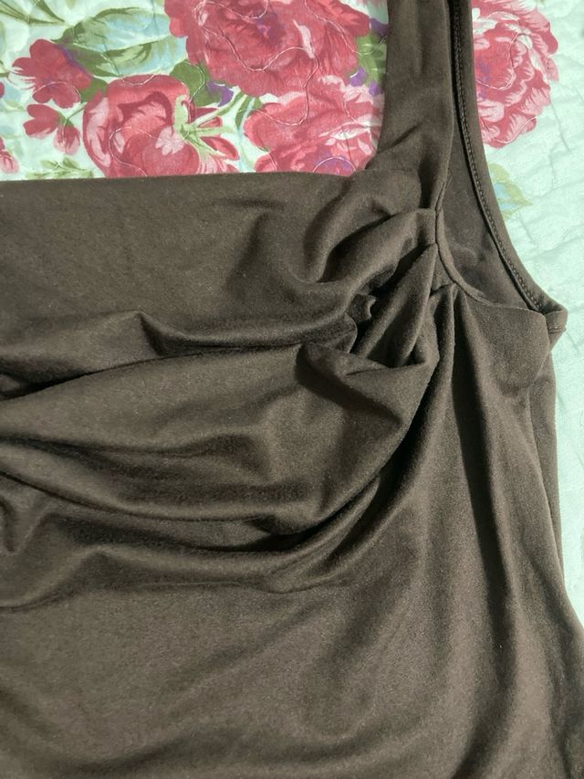 Top donna marrone drappeggiato