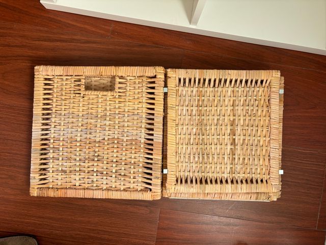 Cesta de ratán tejida