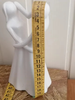 Statuina coppia che danza in ceramic a