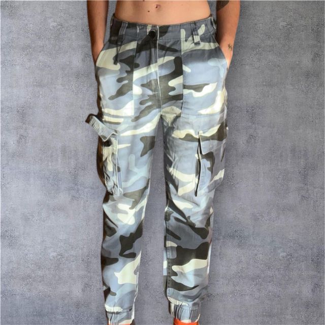 Pantalones azul camuflaje Bershka