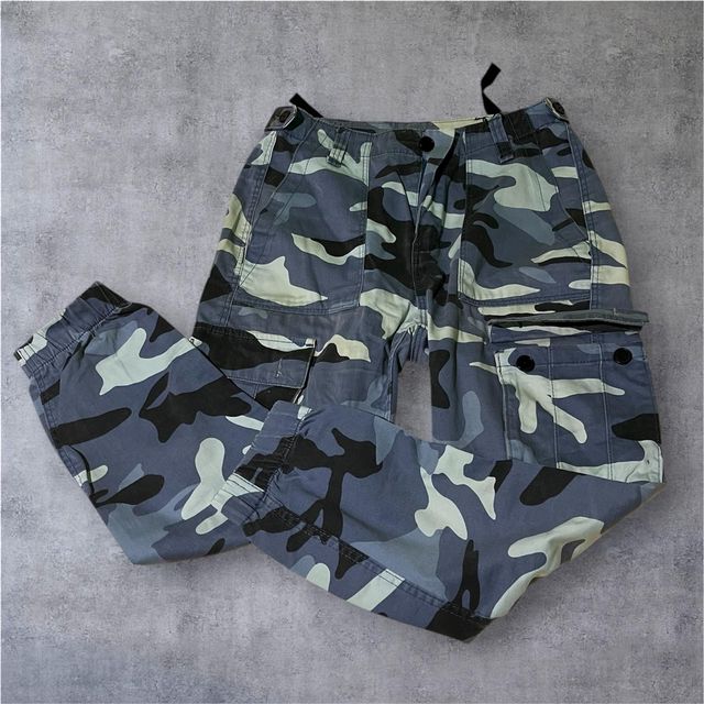 Pantalones azul camuflaje Bershka