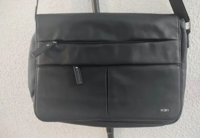 Borsa a tracolla nera con scomparti frontali