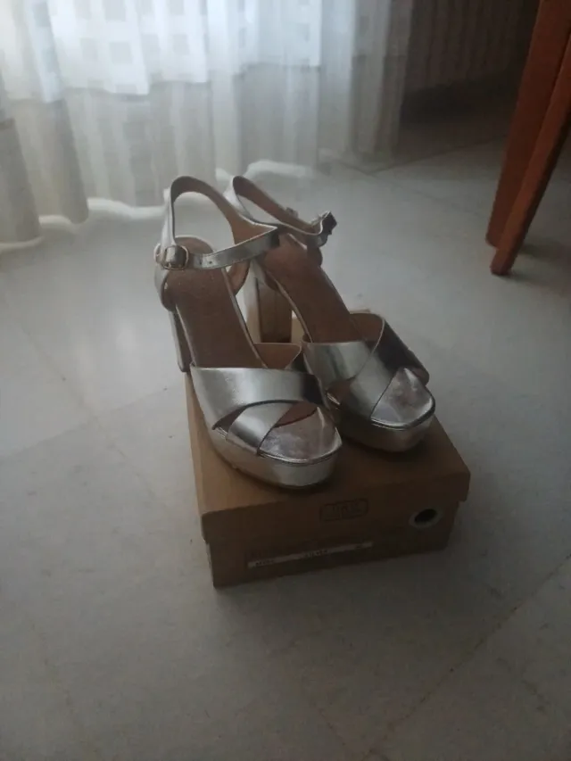 Sandalias plateadas tacón plataforma. Uso 2 veces1