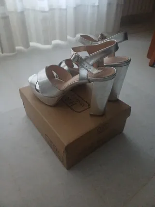 Sandalias plateadas tacón plataforma. Uso 2 veces1