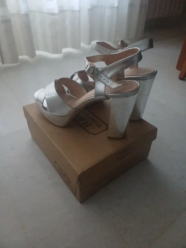 Sandalias plateadas tacón plataforma. Uso 2 veces1