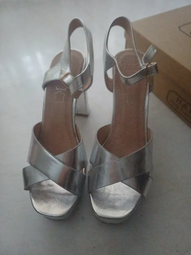 Sandalias plateadas tacón plataforma. Uso 2 veces1