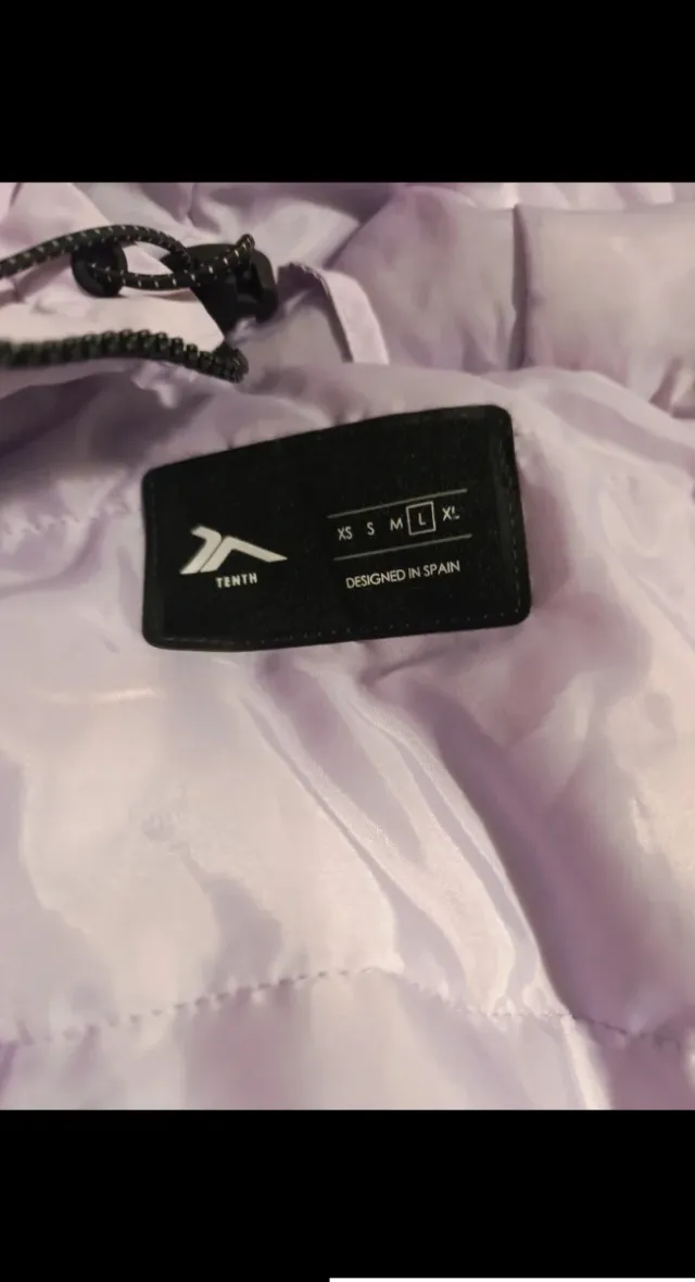 Abrigo con capucha y cremallera