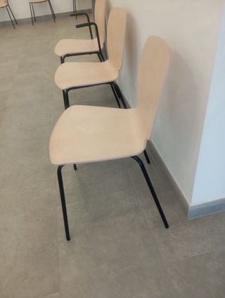 Sillas de madera y metal