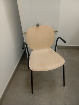 Sillas de madera y metal