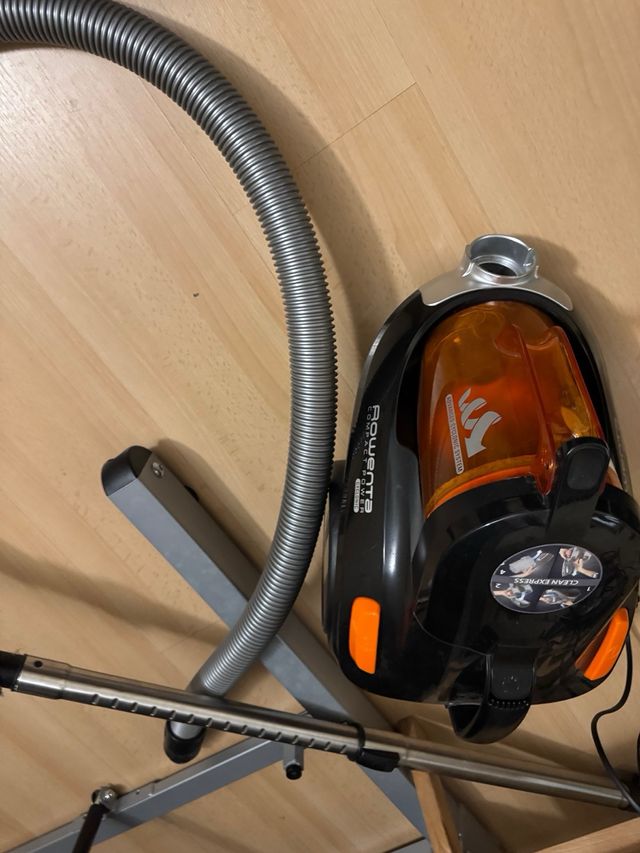 Aspiradora Rowenta Compact Power Cyclonic RO3753EA