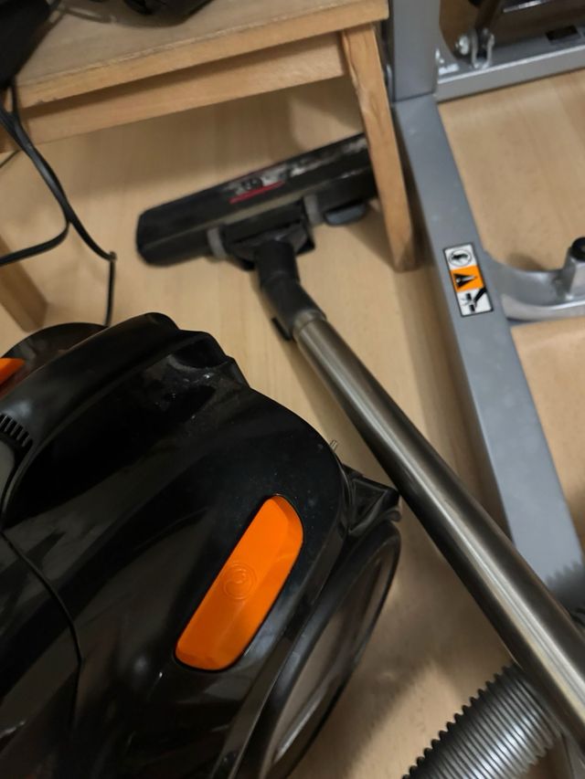 Aspiradora Rowenta Compact Power Cyclonic RO3753EA