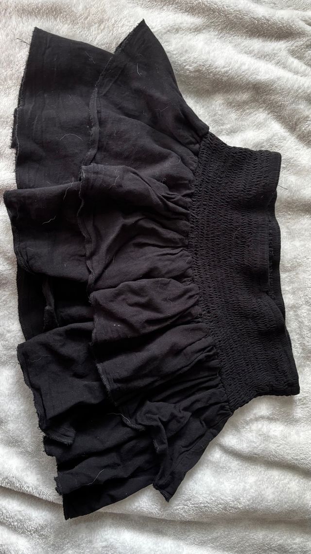 Falda negra volantes
