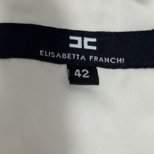 Cazadora blanca con cordones