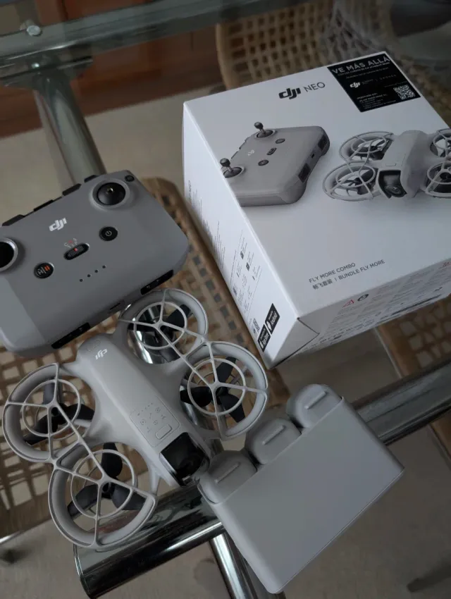 Dron DJI Neo Fly More Combo