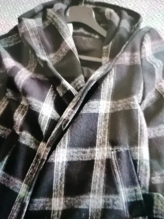 Cappotto lungo a quadri con cappuccio